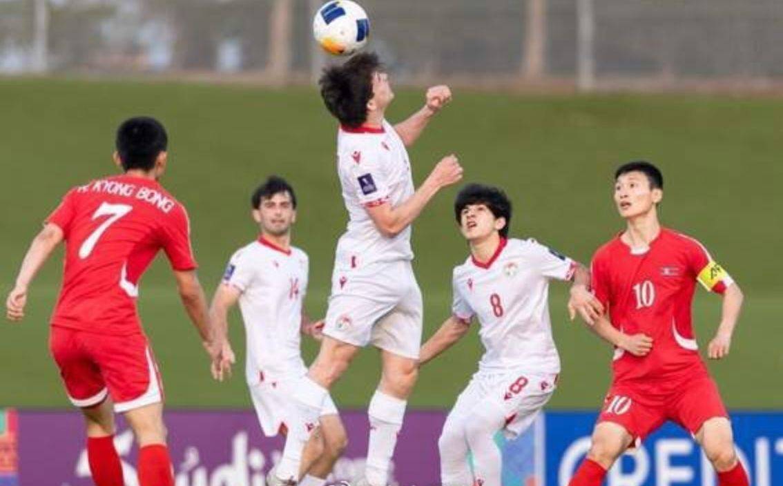 克服困难，亚洲足球赛场上的不屈意志的简单介绍