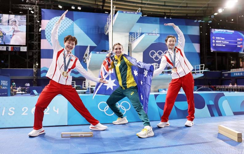 体育赛场上球员们展现出了团队合作的力量