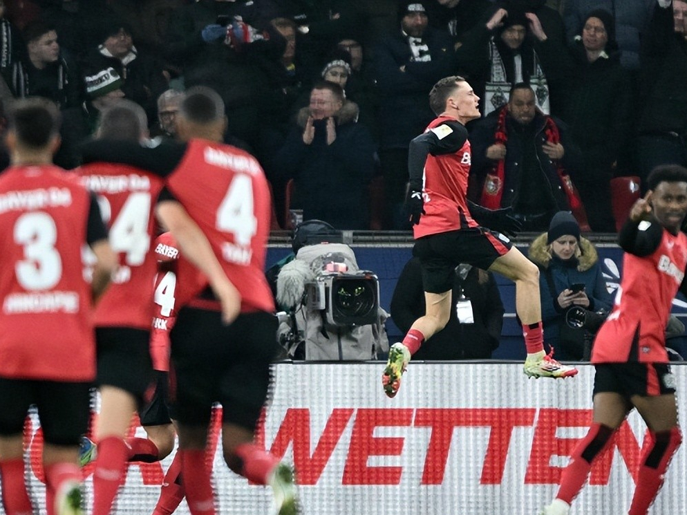 勒沃库森小将拼尽全力，帮助球队取胜