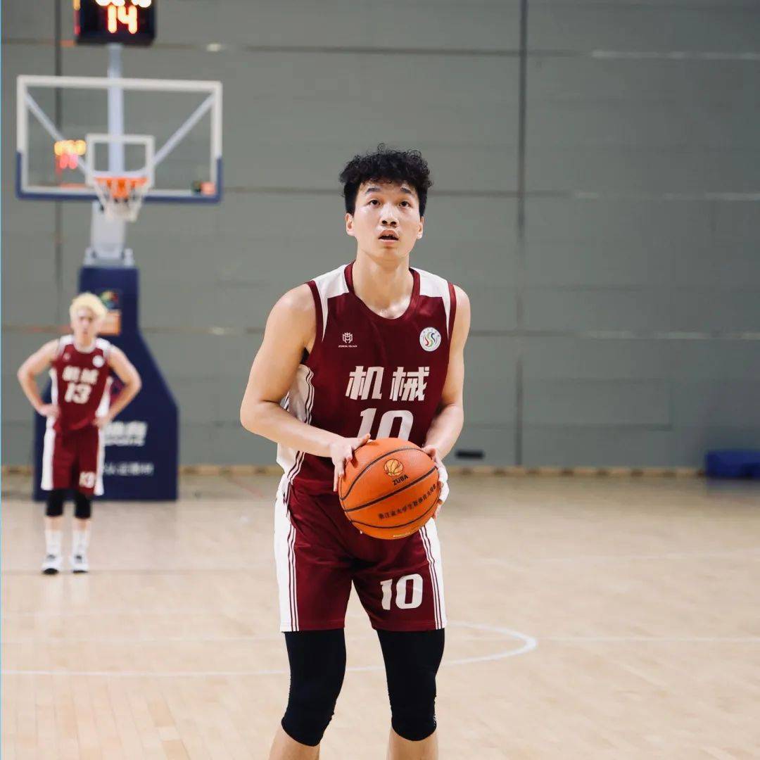 亚洲篮球选手连续佳绩备受关注 亚洲篮球选手连续佳绩备受关注