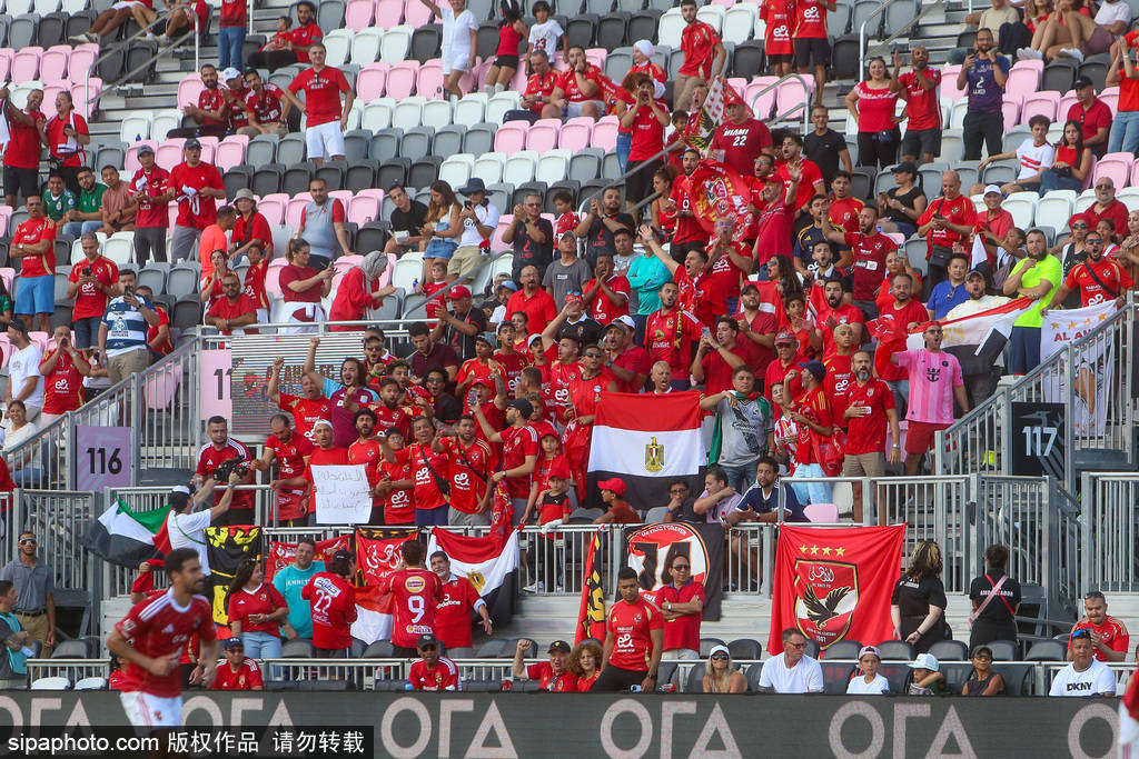 国际足球盛事吸引众多球迷前往现场观赛的简单介绍 国际足球盛事吸引众多球迷前往现场观赛的简单介绍