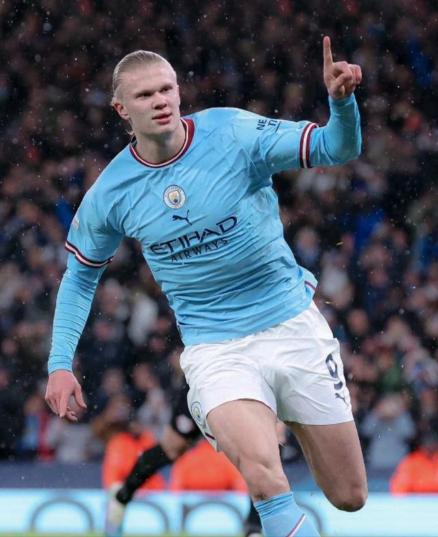 开云体育中国-足球巨星风采逼人，魅力表现震撼观众的简单介绍