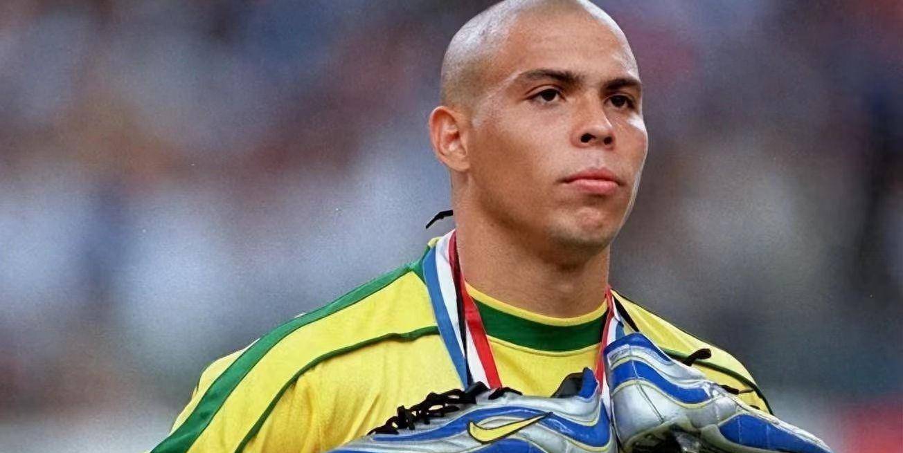 足球巨星风采逼人,魅力表现震撼观众的简单介绍 足球巨星风采逼人,魅力表现震撼观众的简单介绍