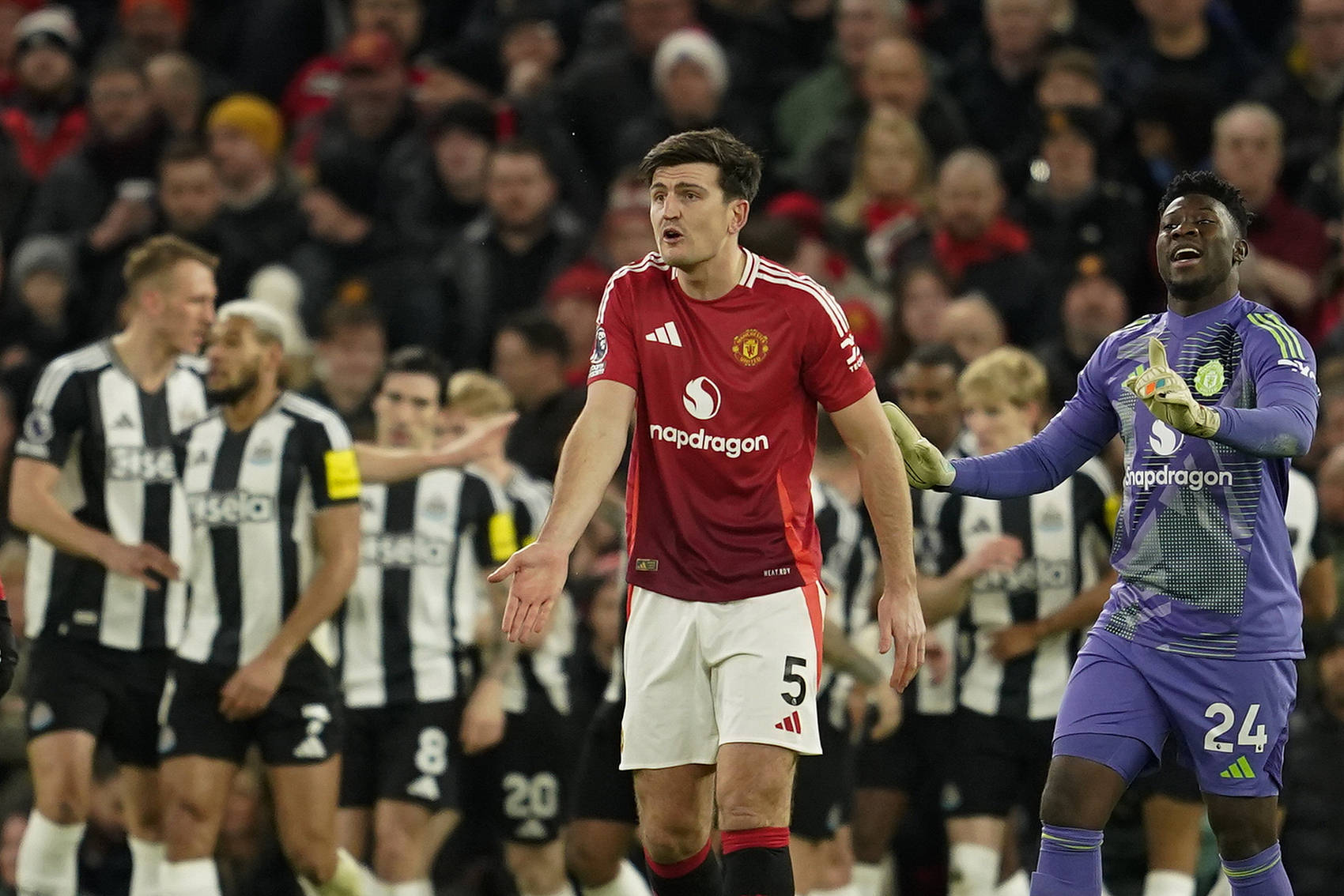 纽卡斯尔联客场不敌曼联,遭遇英超两连败 纽卡斯尔联客场不敌曼联,遭遇英超两连败