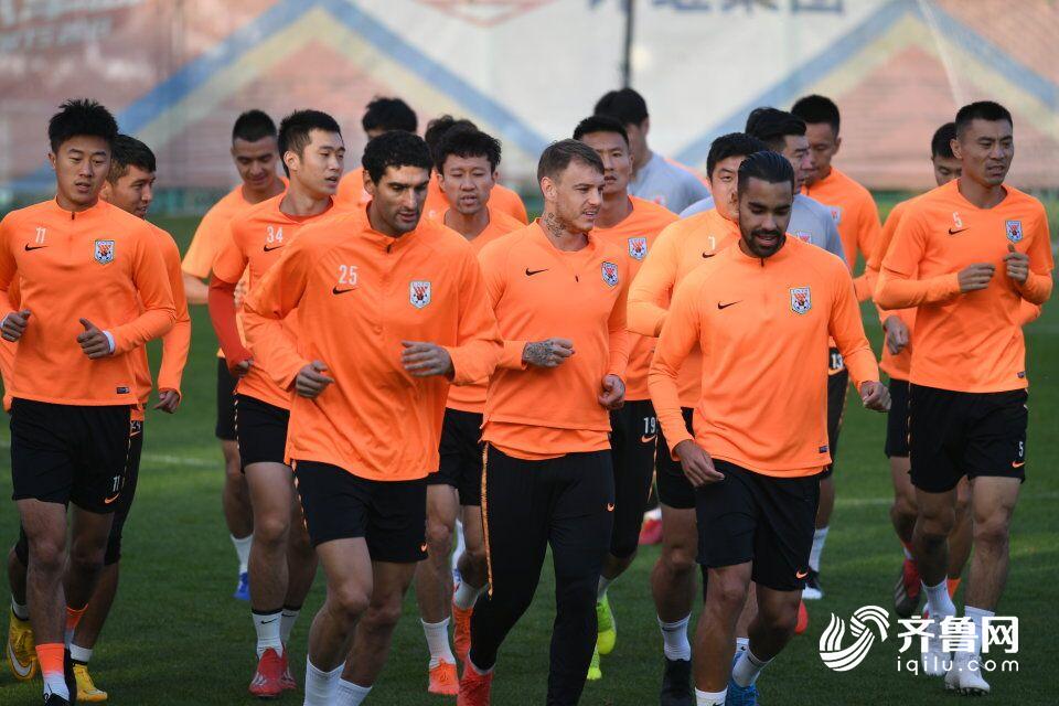 宁夏鲁能队主场击败贵州男篮