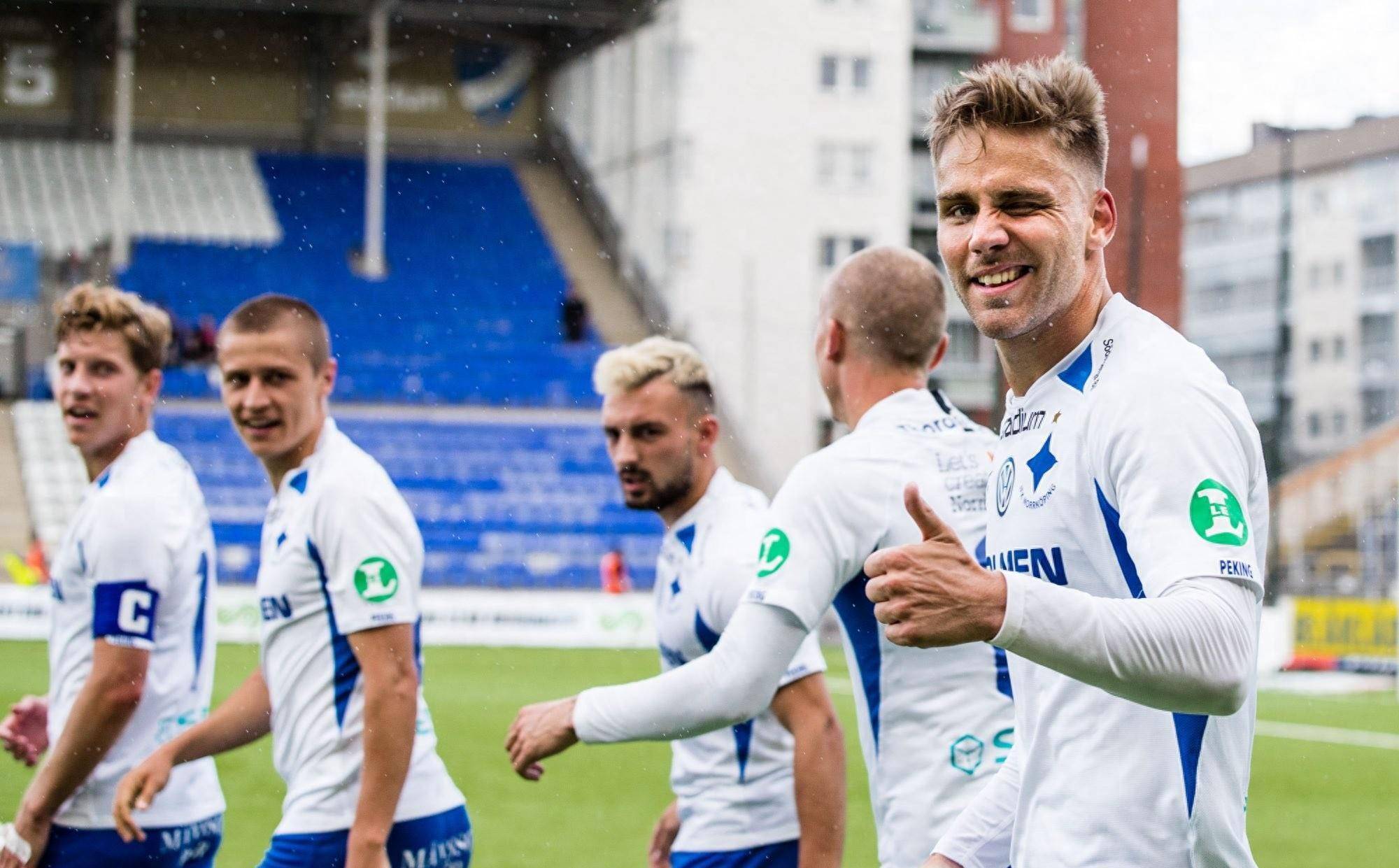 竞技状态低迷，球队士气低落