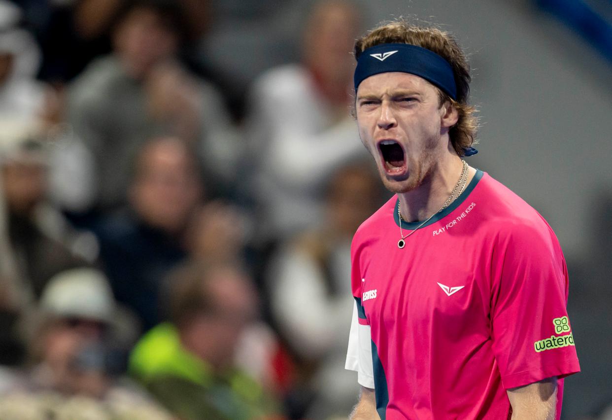 -卢森堡选手在网球比赛中获得胜利