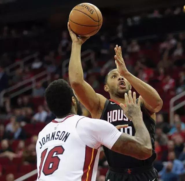 关于凭借内线优势，轻松击败对手登上胜利宝座的信息