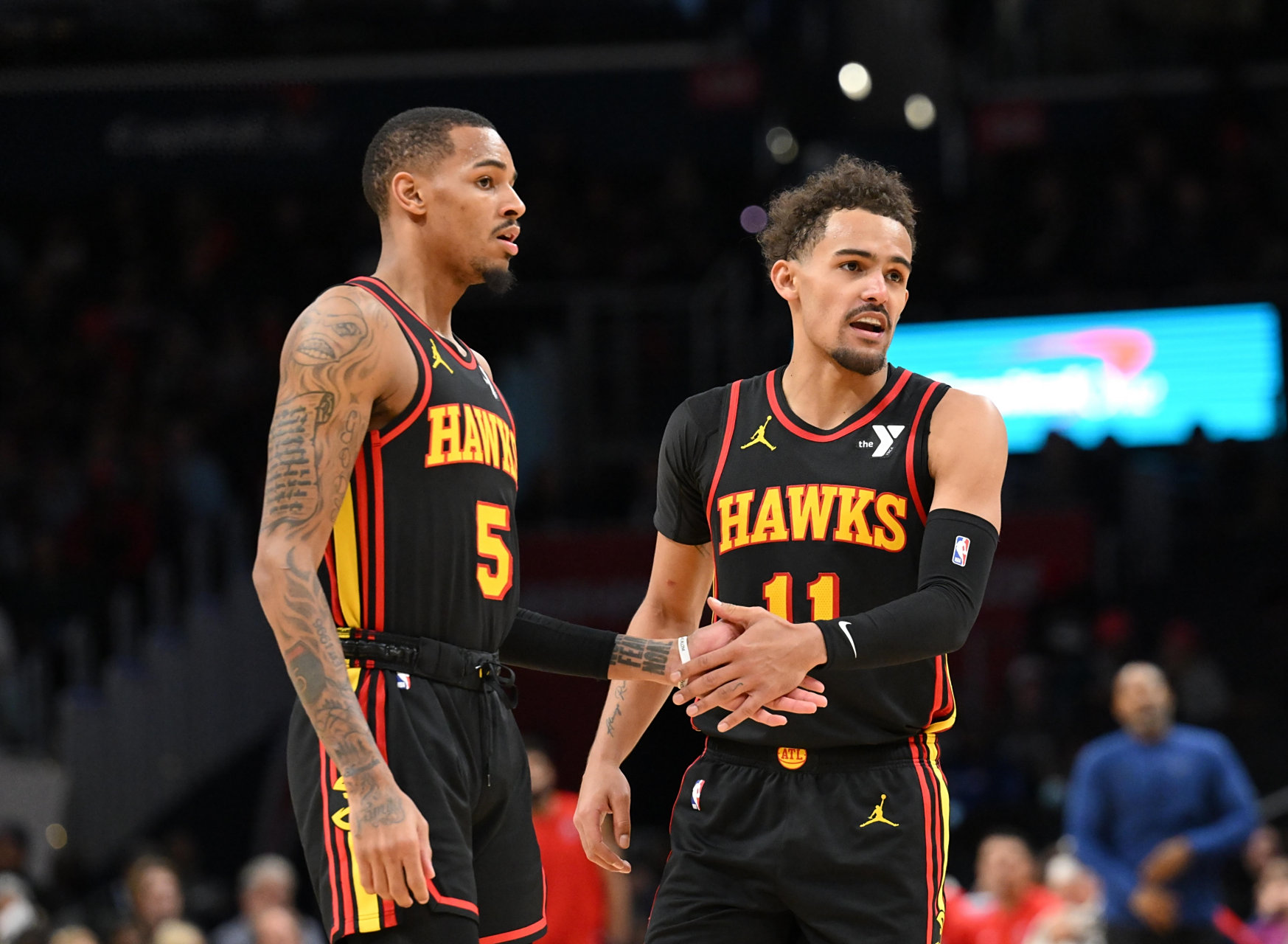 老鹰逆转奇才，年轻球队展现实力的简单介绍