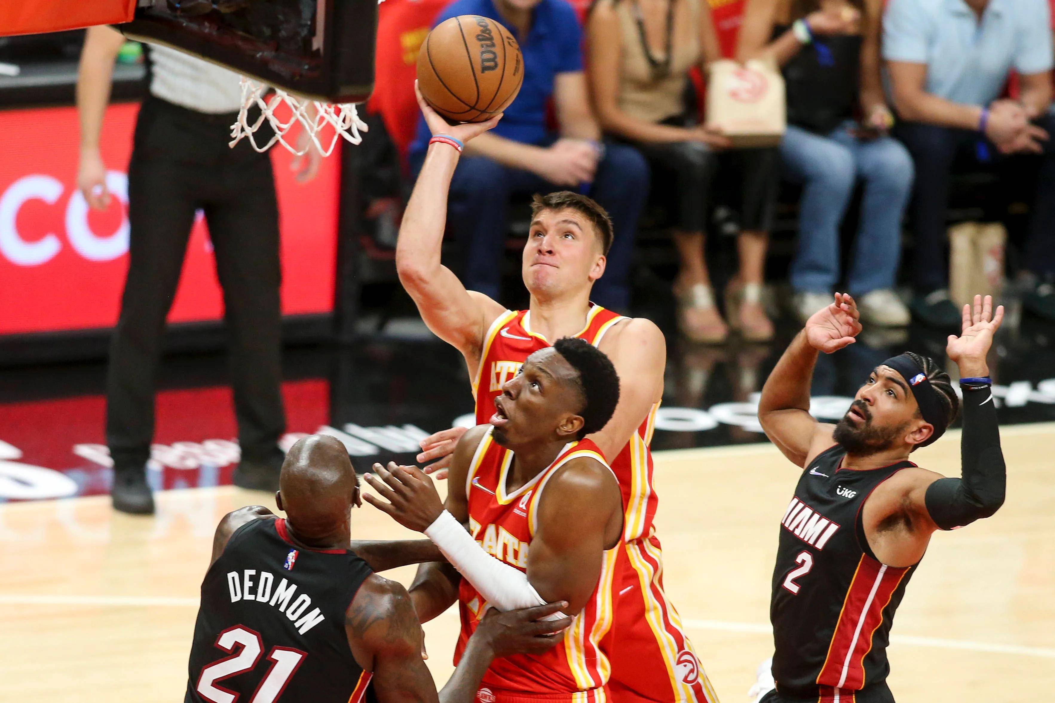 包含加拿大男篮翻盘魔术，詹姆斯关键制胜的词条