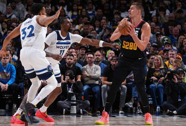 开云体育在线-雄鹿轻取掘金，戈贝尔惊艳四座