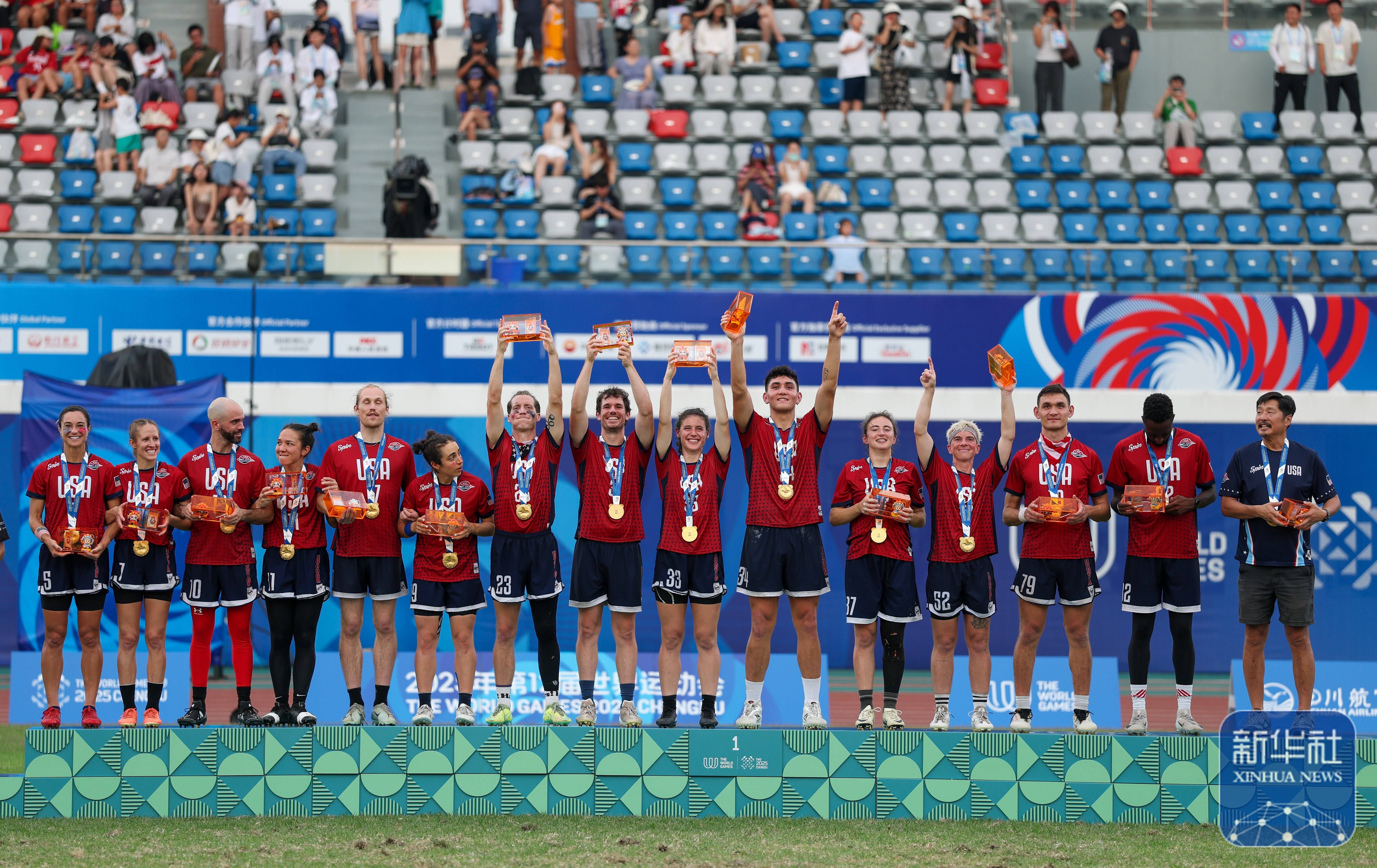 加拿大运动员在自行车比赛中斩获金牌