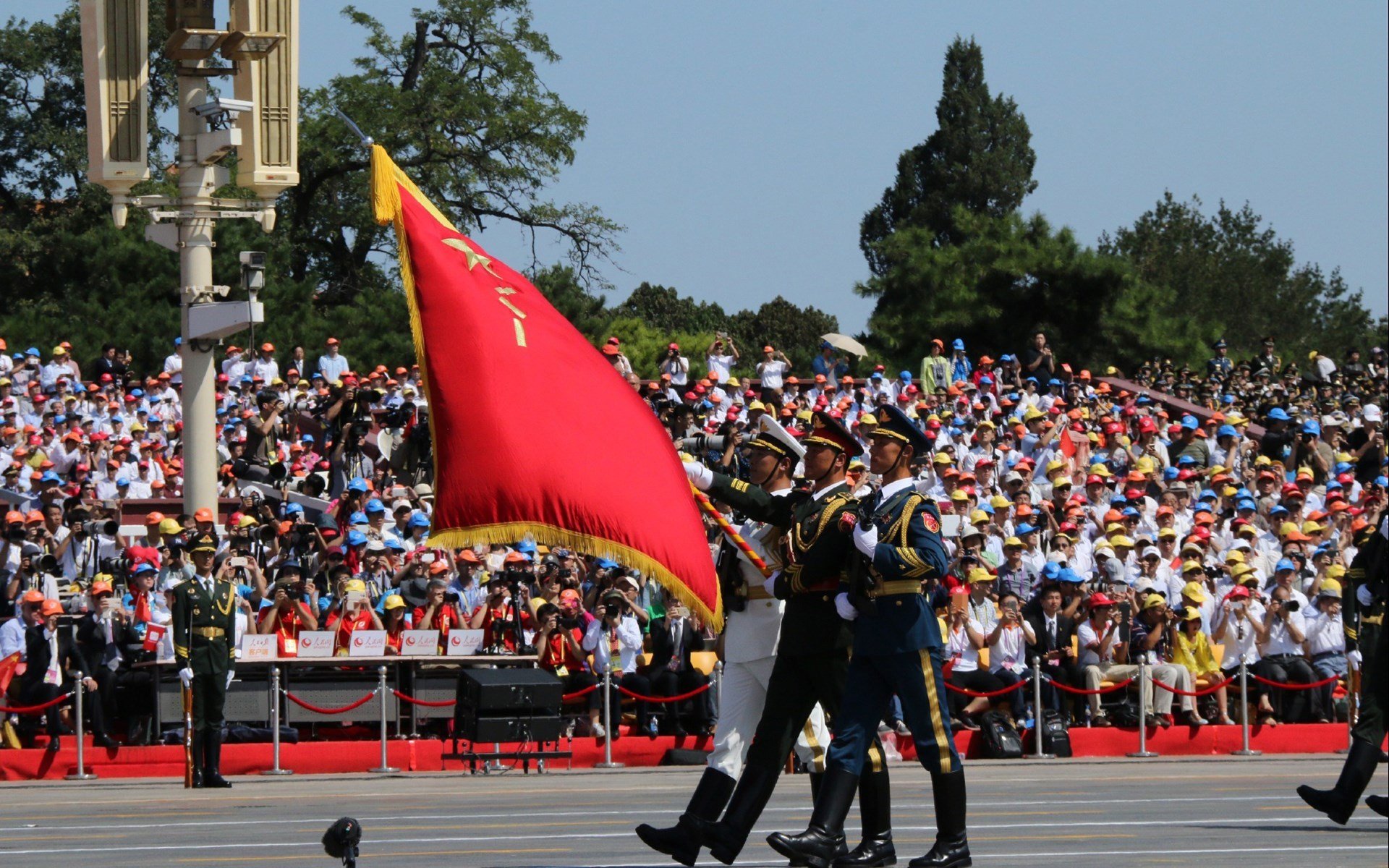 英超争冠烽火连天，塞维利亚欧战狂扫冰岛显霸气