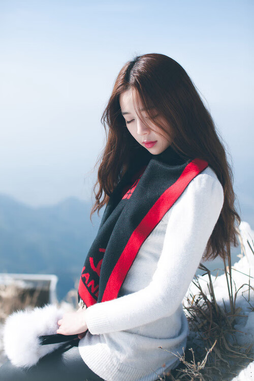 皮克连续得分点燃季后赛之夜，拉开差距奠定胜局