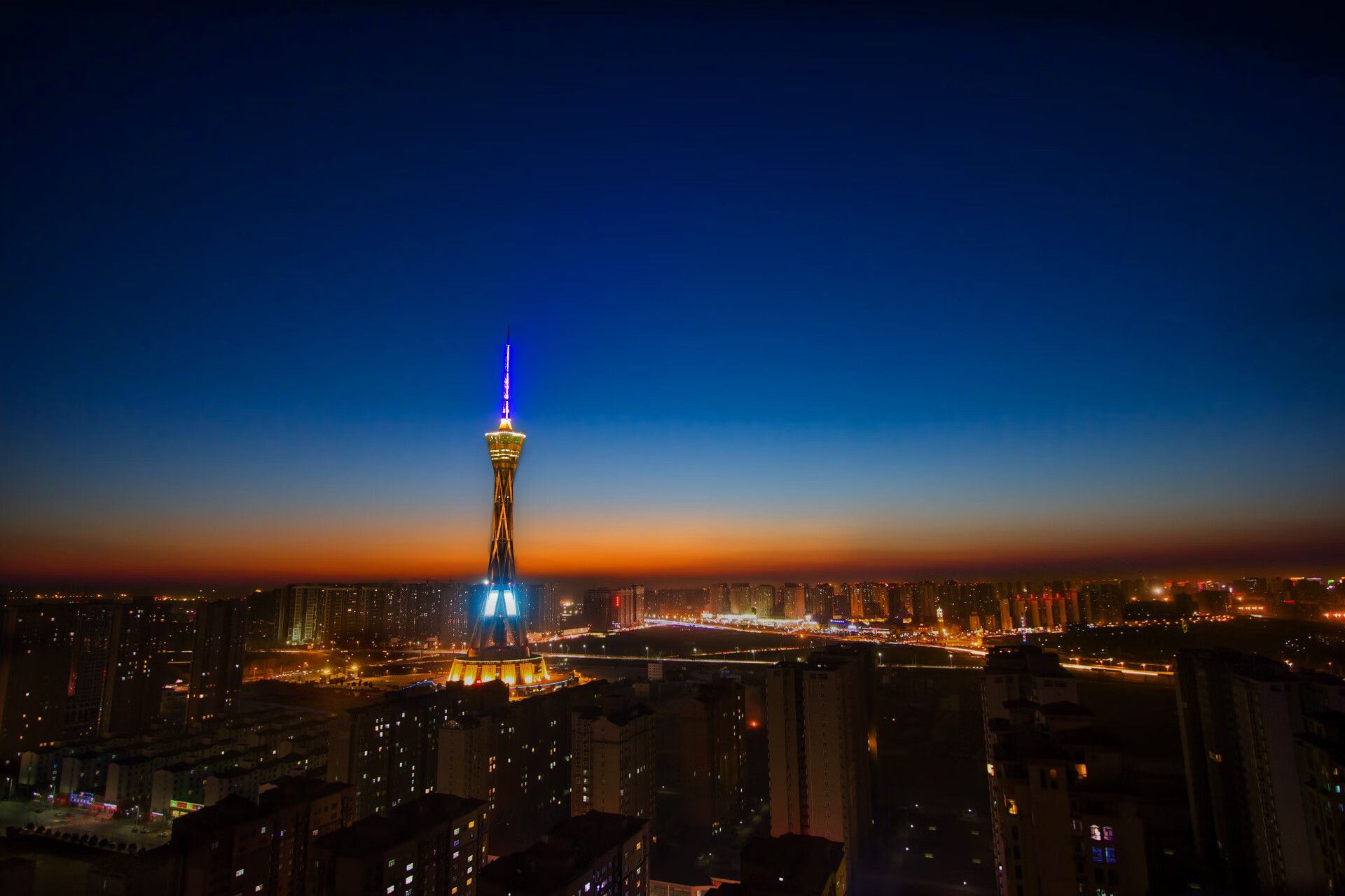 双星闪耀时刻,勇士压哨绝杀热火,拉文德比战主宰赛场